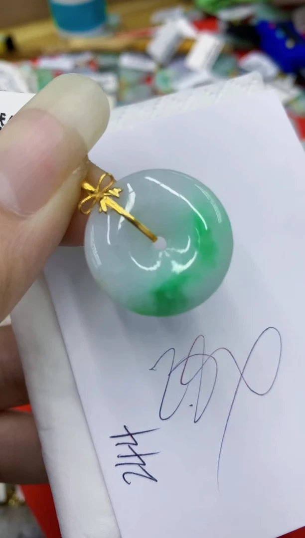 翡翠18K金镶嵌颈饰111111111111