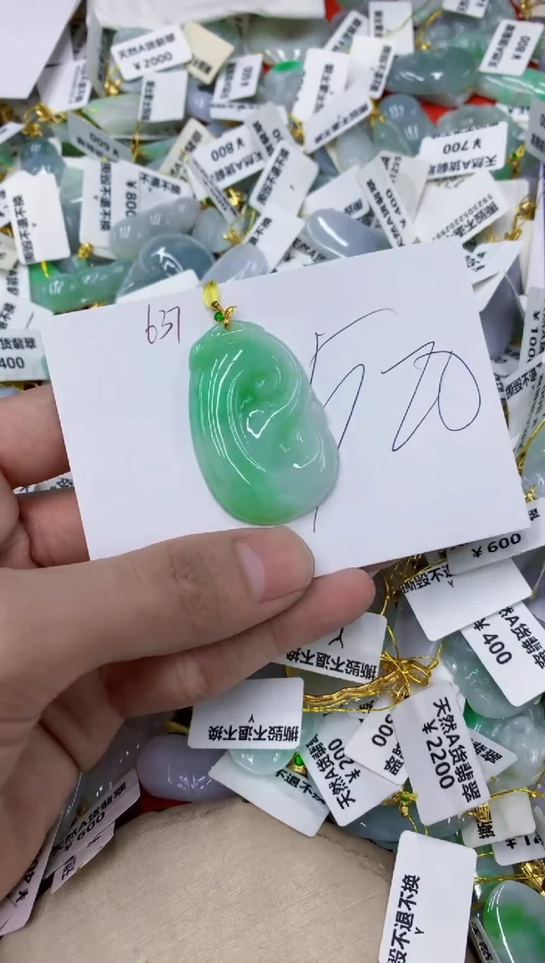 颈饰18K金镶嵌翡翠11111111111