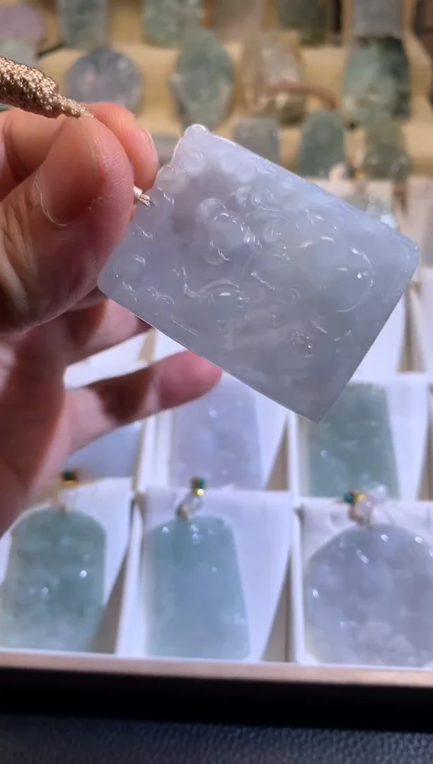 翡翠未镶嵌颈饰6/27/090