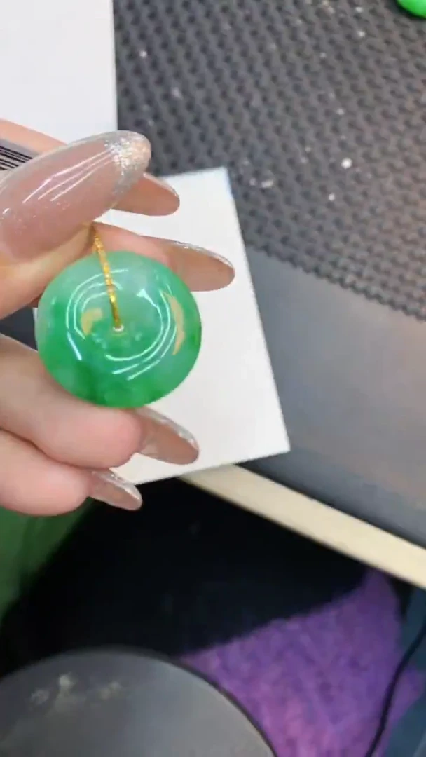 颈饰18K金镶嵌翡翠1