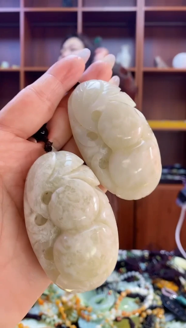 未镶嵌蛇纹石玉手把多样性发其中之一