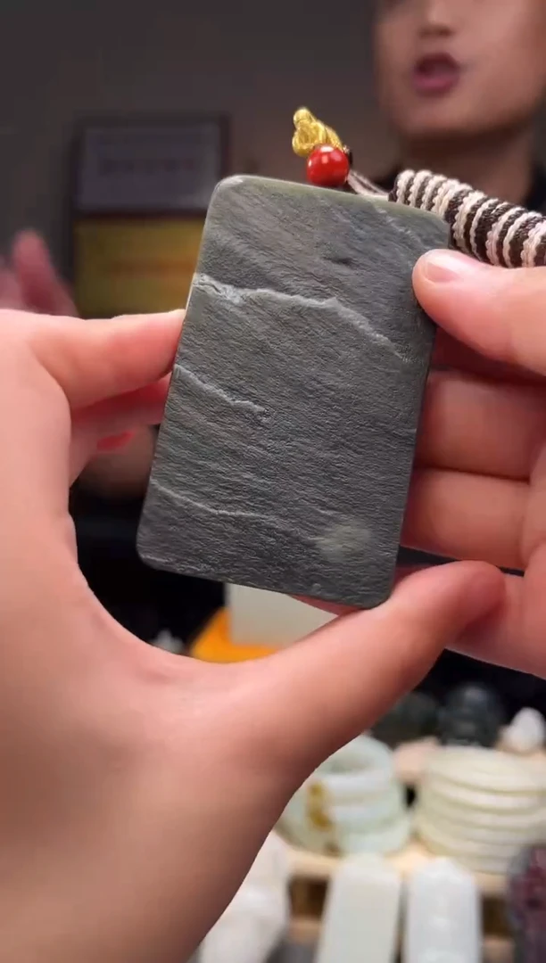 颈饰未镶嵌和田玉吊坠