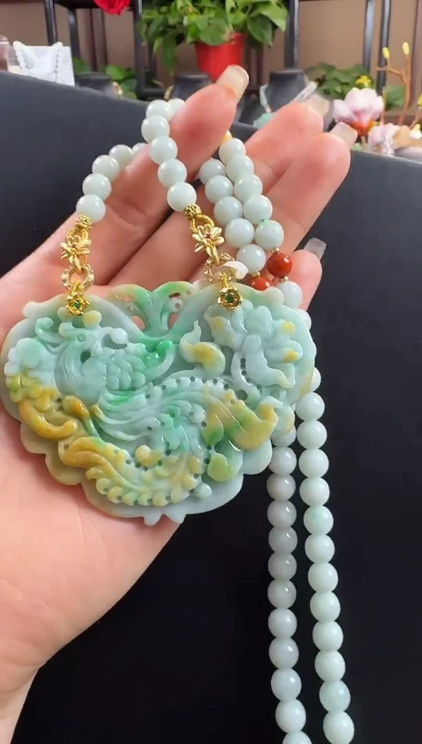 颈饰未镶嵌翡翠凤牌