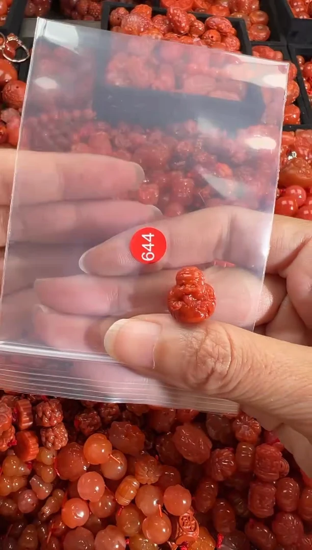 南红玛瑙未镶嵌颈饰1