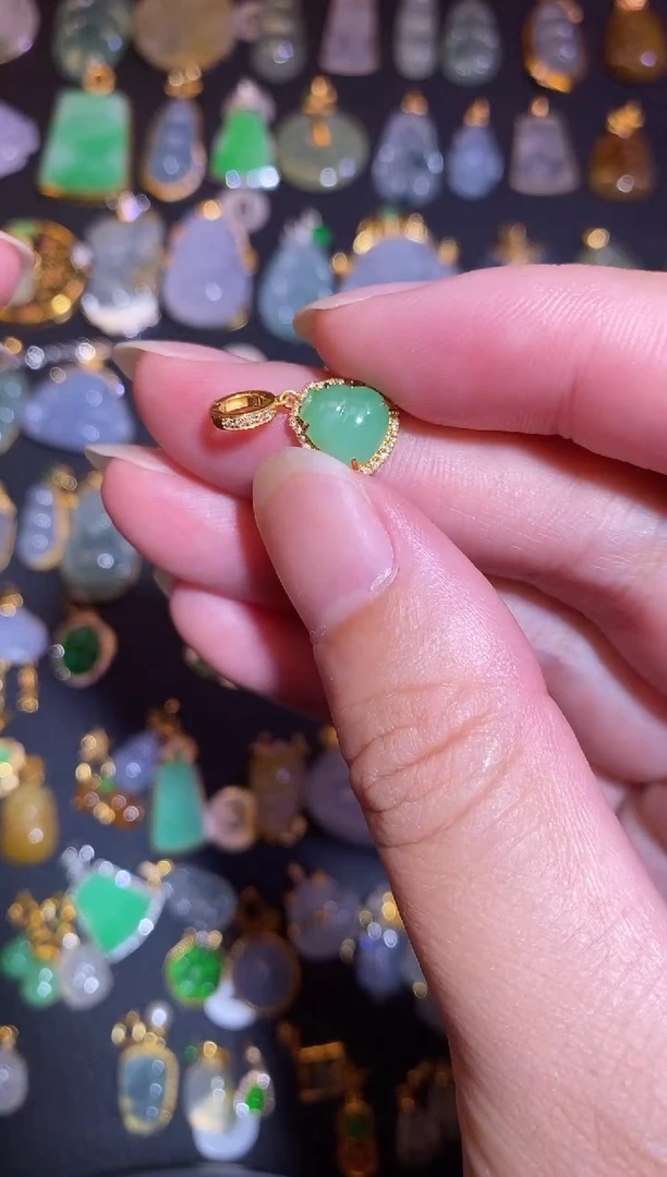 翡翠18K金镶嵌颈饰贾*贾天然A货翡翠