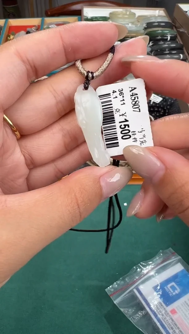 和田玉未镶嵌颈饰A