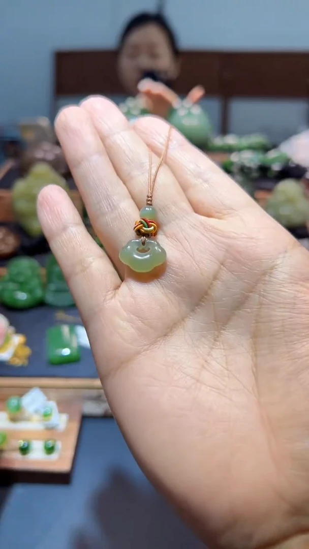 颈饰未镶嵌和田玉多样性发一