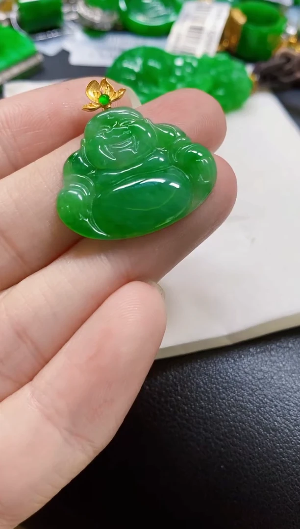 颈饰18K金镶嵌翡翠佛公
