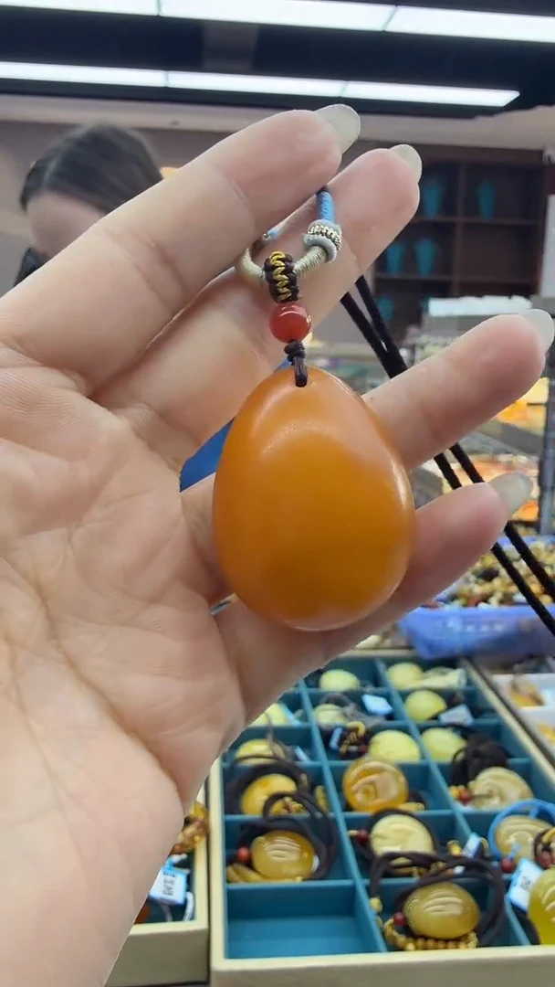 琥珀颈饰未镶嵌133秒拍号 假一罚三