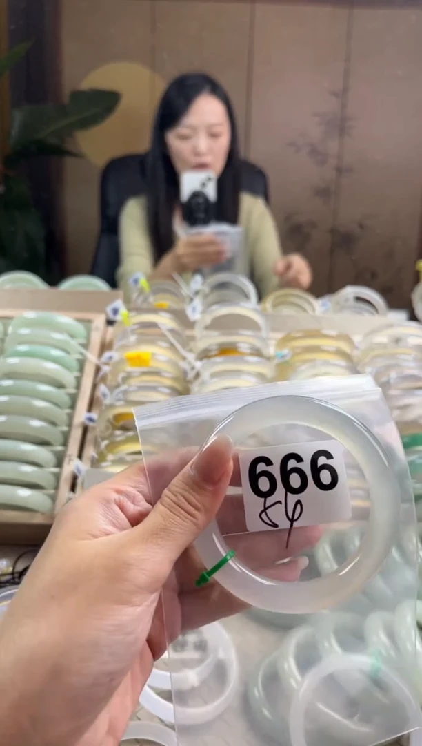 手镯玛瑙/玉髓未镶嵌666