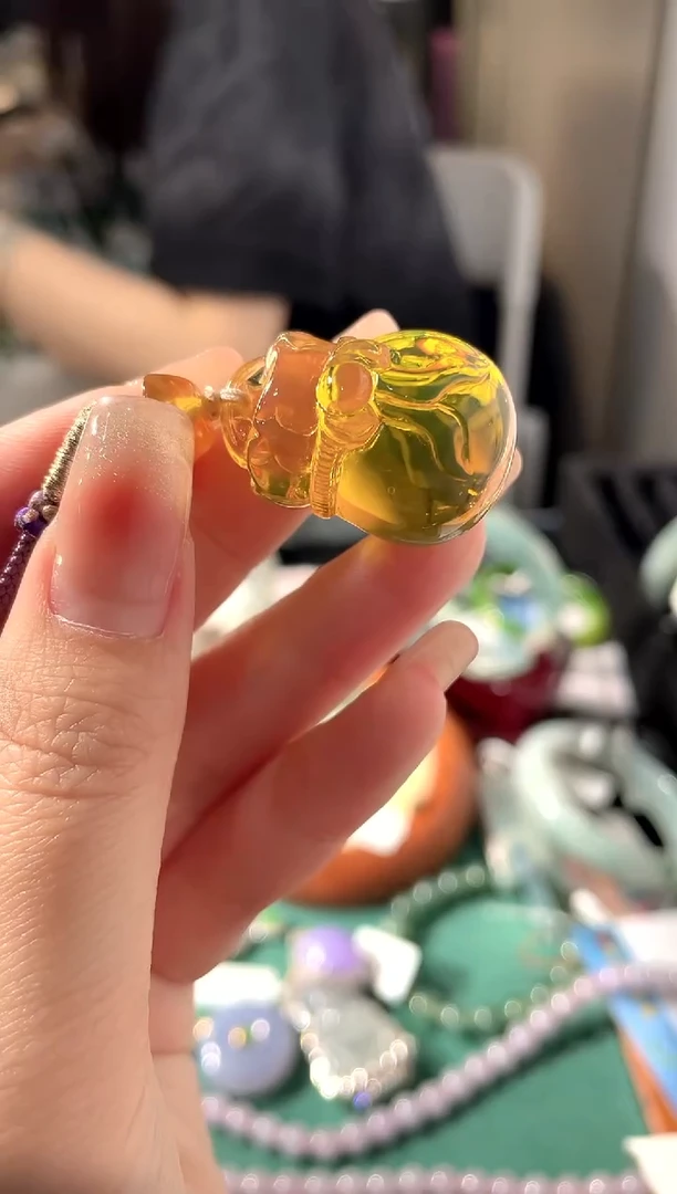 未镶嵌颈饰琥珀挂件