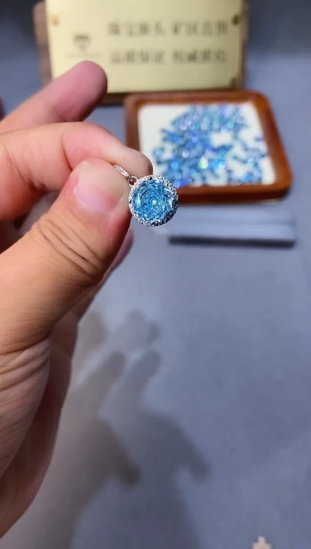 海蓝宝石颈饰银S925镶嵌....