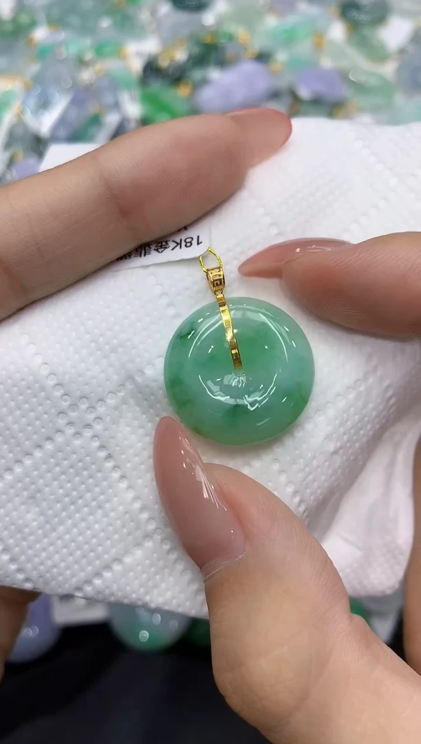 颈饰18K金镶嵌翡翠111111111111