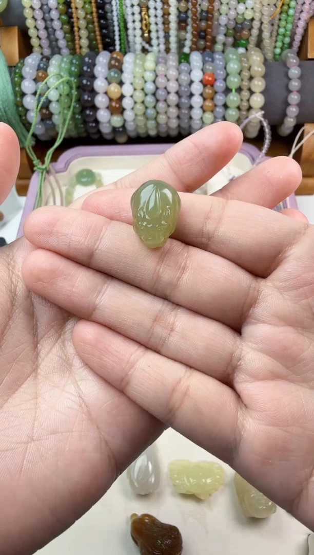 颈饰未镶嵌和田玉莎*貔貅