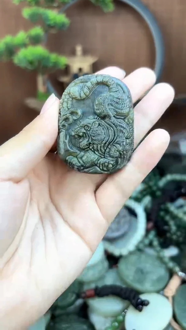 和田玉未镶嵌颈饰1