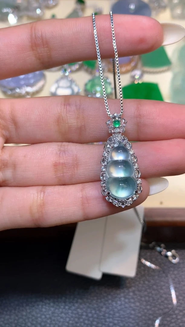 颈饰18K金镶嵌翡翠1