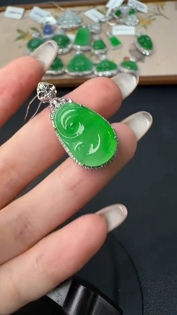 【闪购商品】翡翠吊坠(不含链)18K金镶嵌49