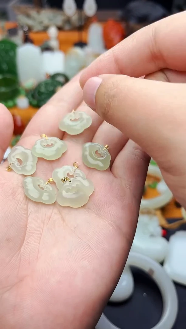 【闪购商品】和田玉颈饰18K金镶嵌小锁多样性拍一发一01