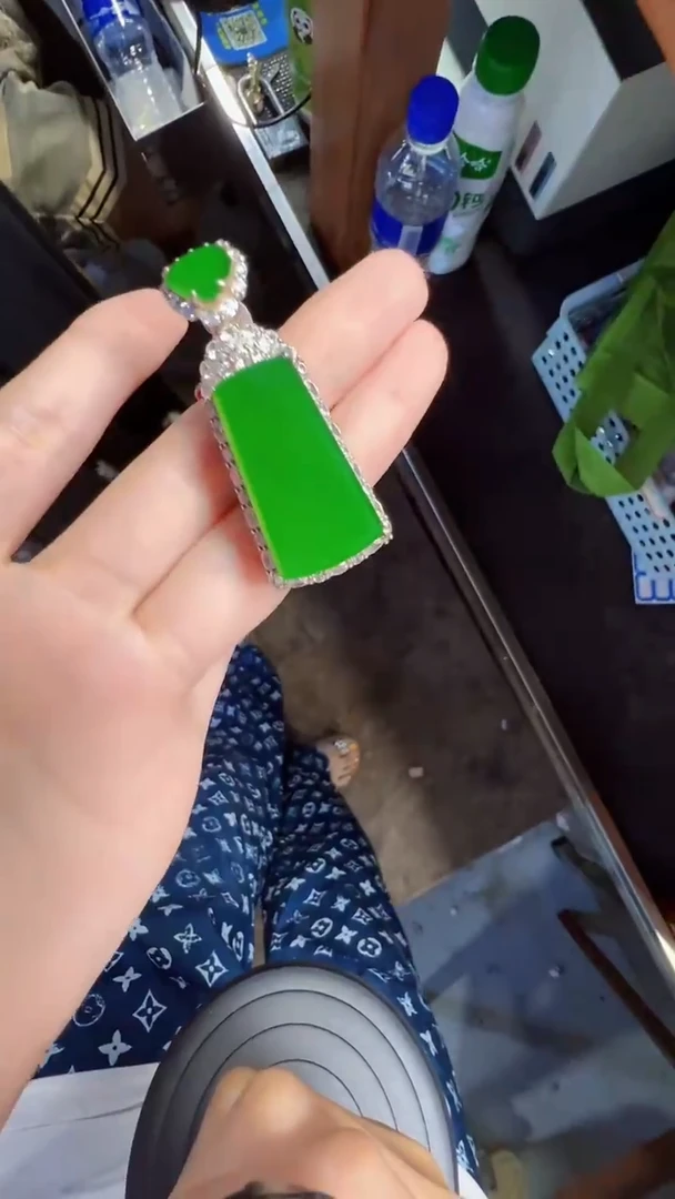 未镶嵌定制翡翠翡翠A货有轻微色差属于正常现象无事牌多样性发货1