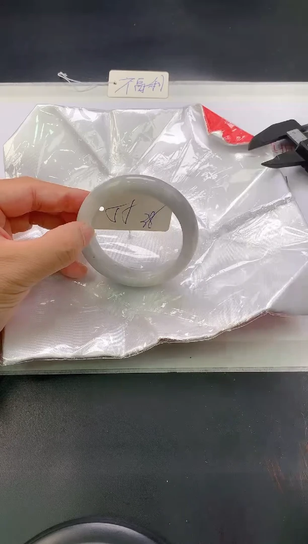 翡翠手镯未镶嵌60