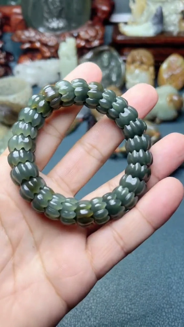 未镶嵌和田玉把件-