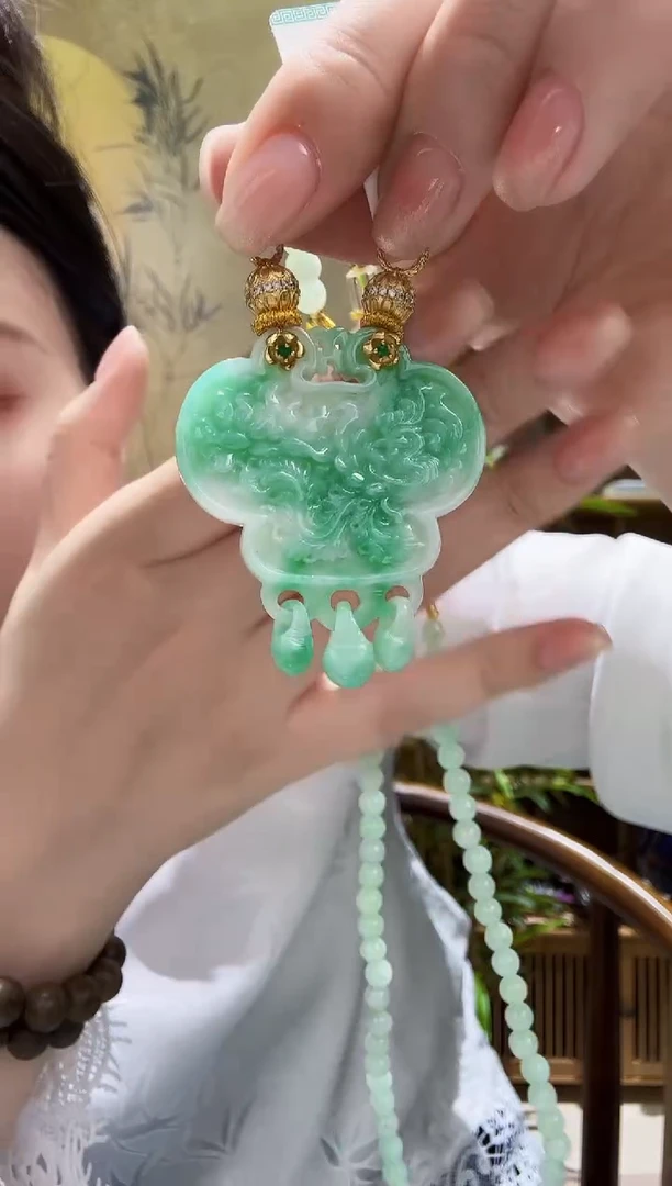 颈饰未镶嵌翡翠吊坠
