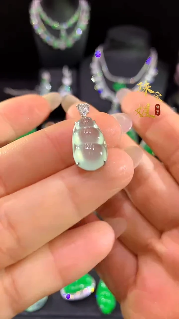 吊坠(不含链)18K金镶嵌翡翠吊坠