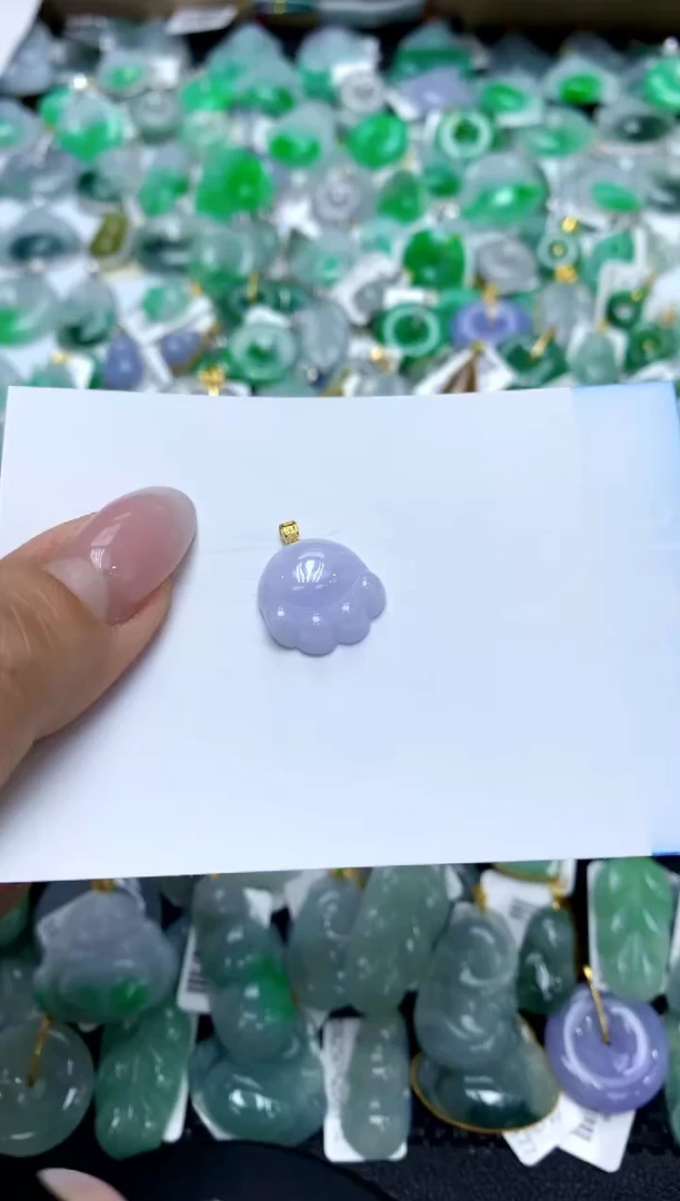 翡翠18K金镶嵌颈饰11111111111111