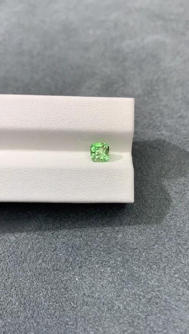 未镶嵌裸石石榴石1.08CT