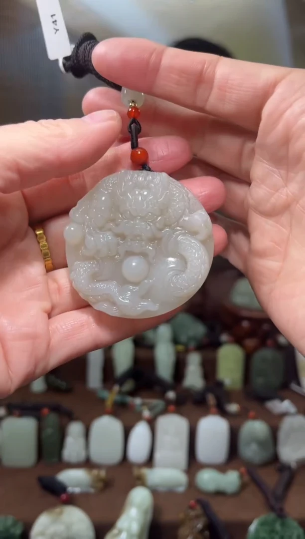 颈饰未镶嵌和田玉·