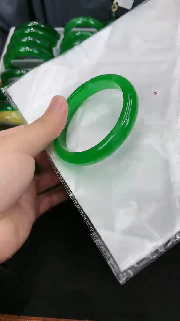 【闪购商品】砖雕s28 冰辣阳绿正圈手镯 圈口53-60