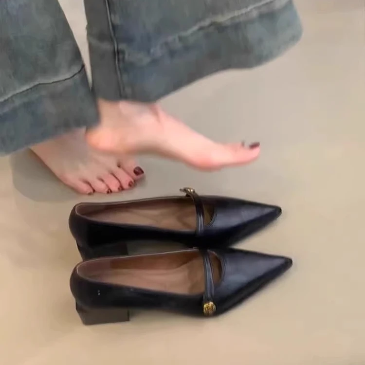 啤梨~羊皮浅口高跟鞋女山茶花一字扣粗跟单鞋尖头百搭玛丽珍鞋潮