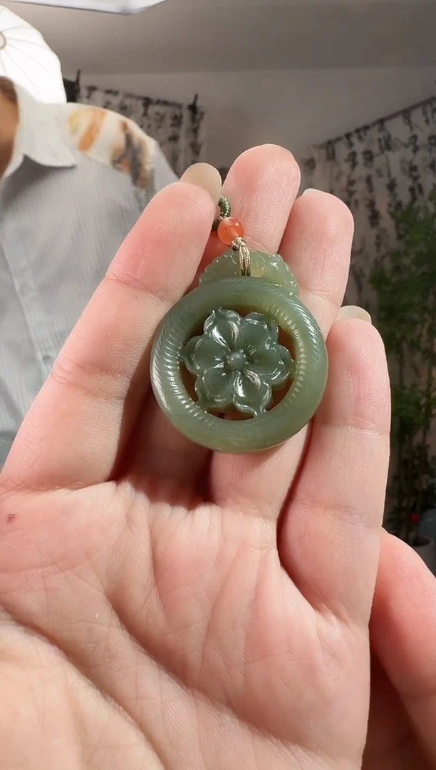 颈饰未镶嵌和田玉花牌