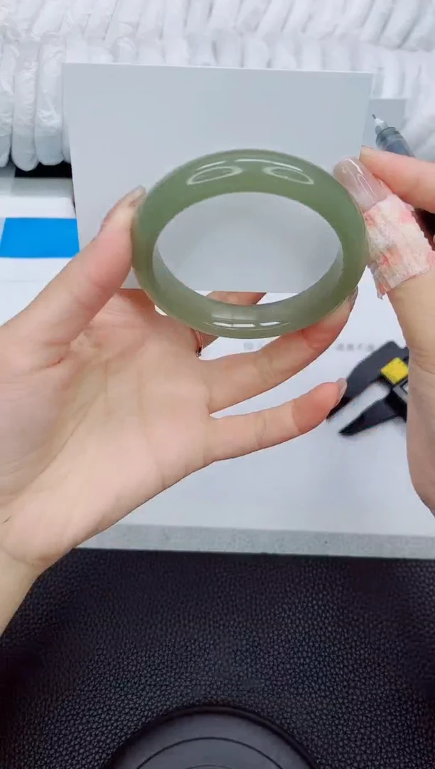 石英质玉手镯未镶嵌a335-56.7