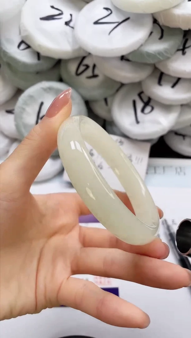 石英质玉手镯未镶嵌60-64