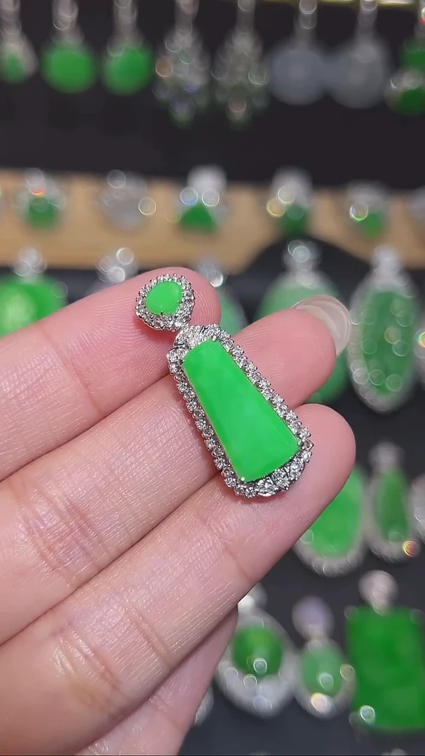 吊坠(不含链)18K金镶嵌翡翠47