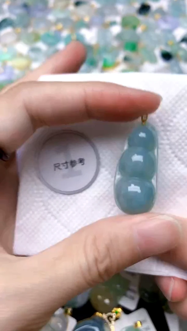 颈饰18K金镶嵌翡翠天然A货翡翠
