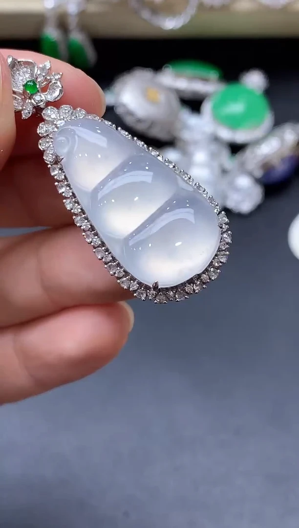 颈饰18K金镶嵌翡翠725-中国好珍宝