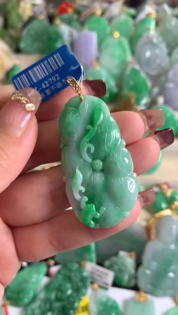 【闪购商品】翡翠吊坠(不含链)18K金镶嵌挂件