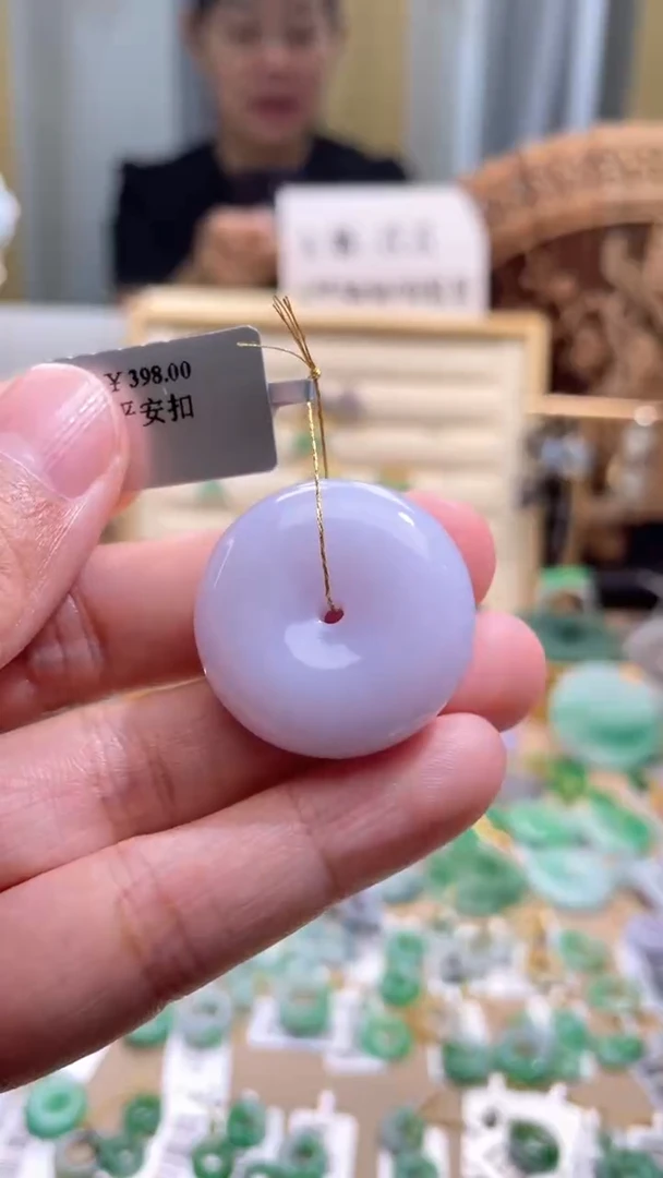 颈饰未镶嵌翡翠平安扣