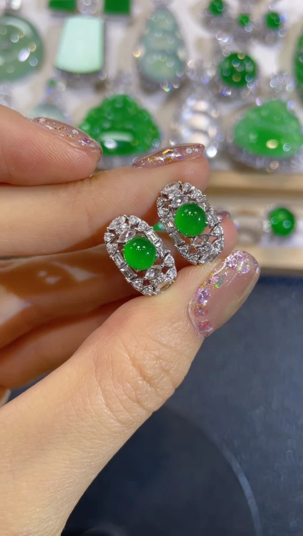 颈饰18K金镶嵌翡翠团购21