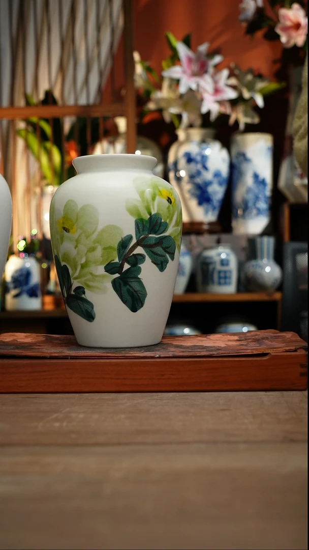 当代景德镇设计师釉下手绘陶瓷花瓶