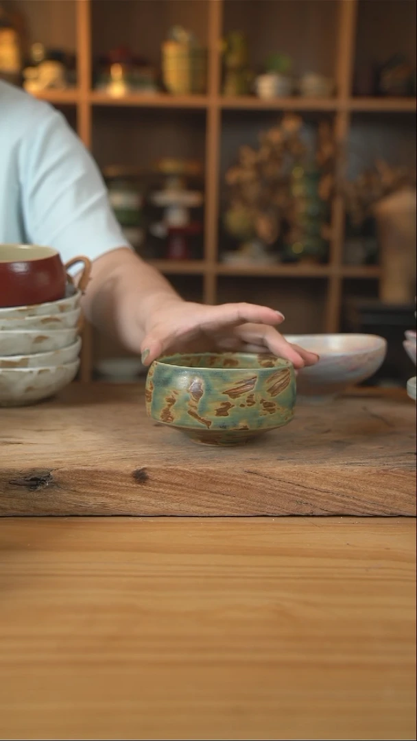 黄绿色的钵钵米饭碗1个