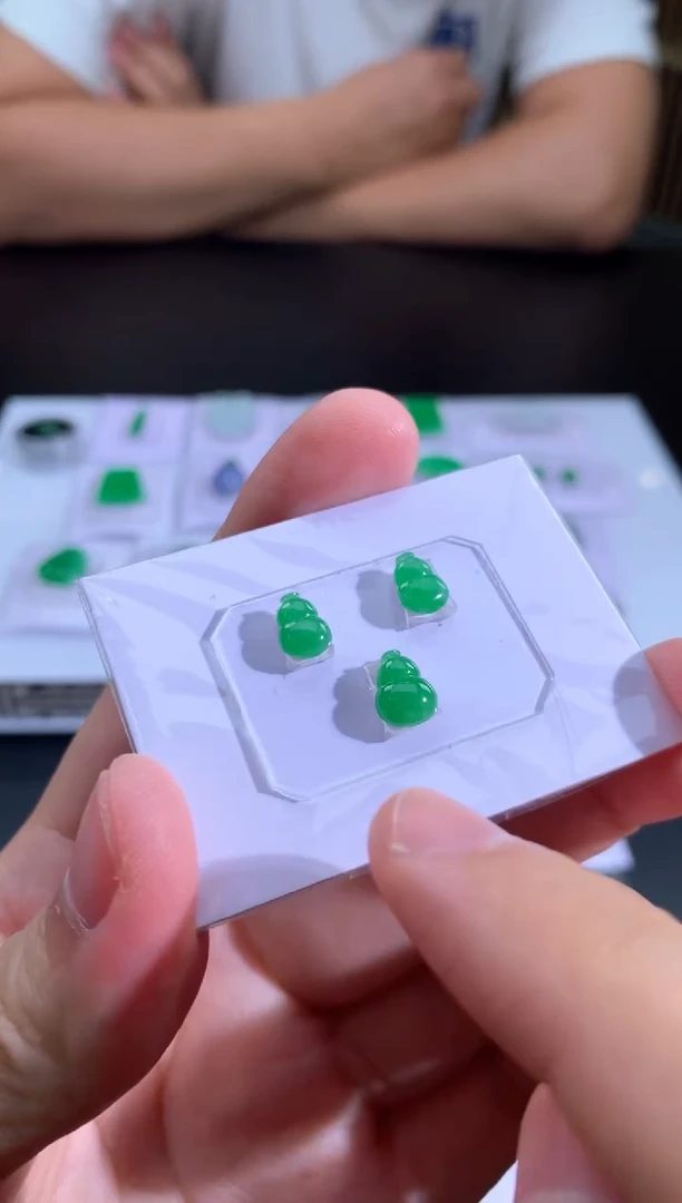 定制翡翠未镶嵌翡翠