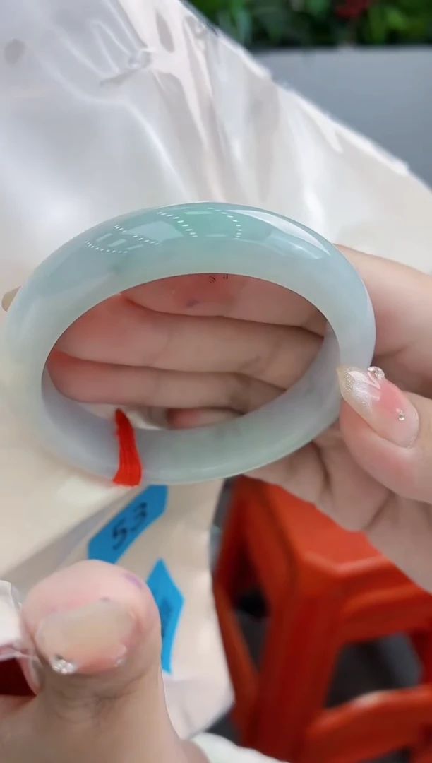 翡翠手镯未镶嵌翡翠手镯