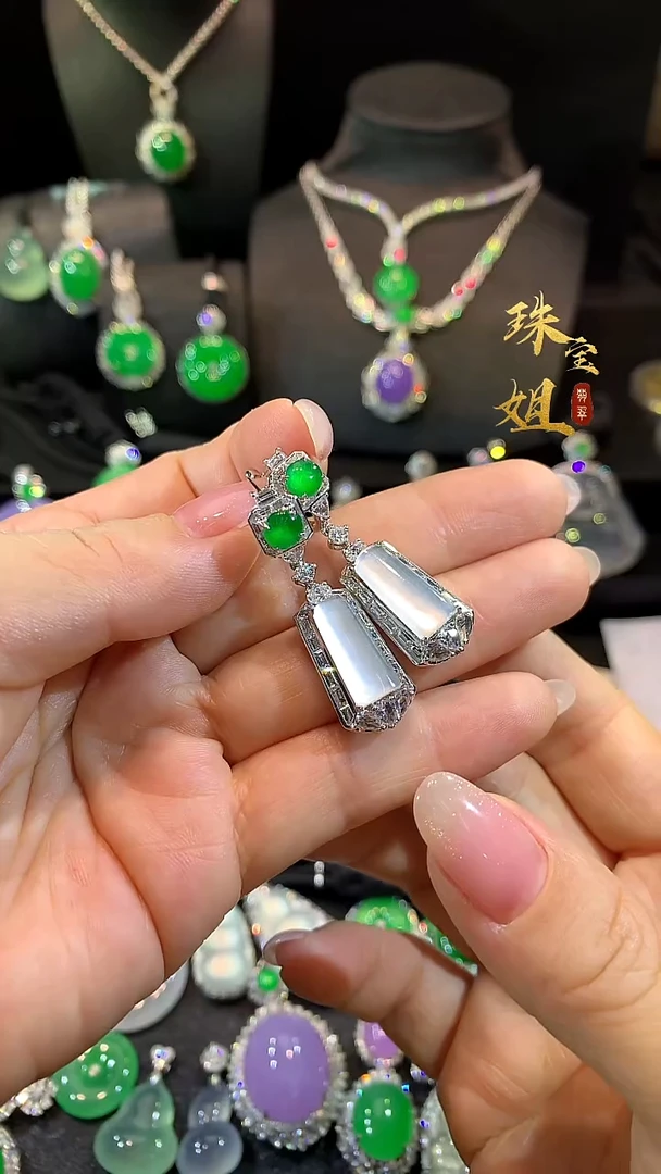 18K金镶嵌翡翠耳饰耳饰