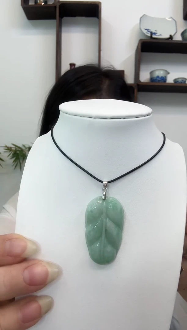 颈饰银S925镶嵌翡翠叶子