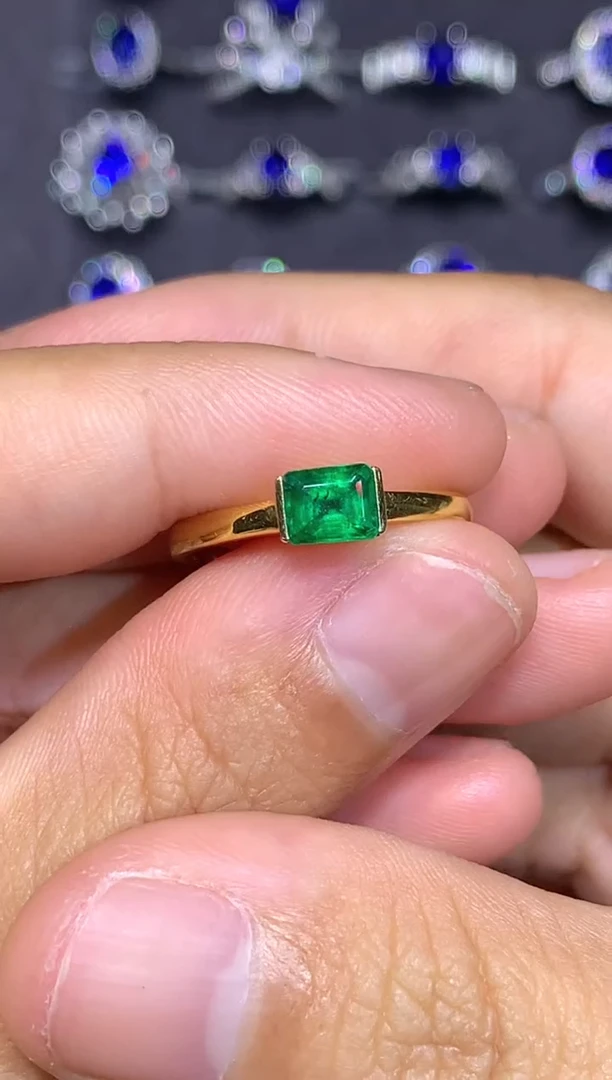 18K金镶嵌戒指祖母绿0.58ct