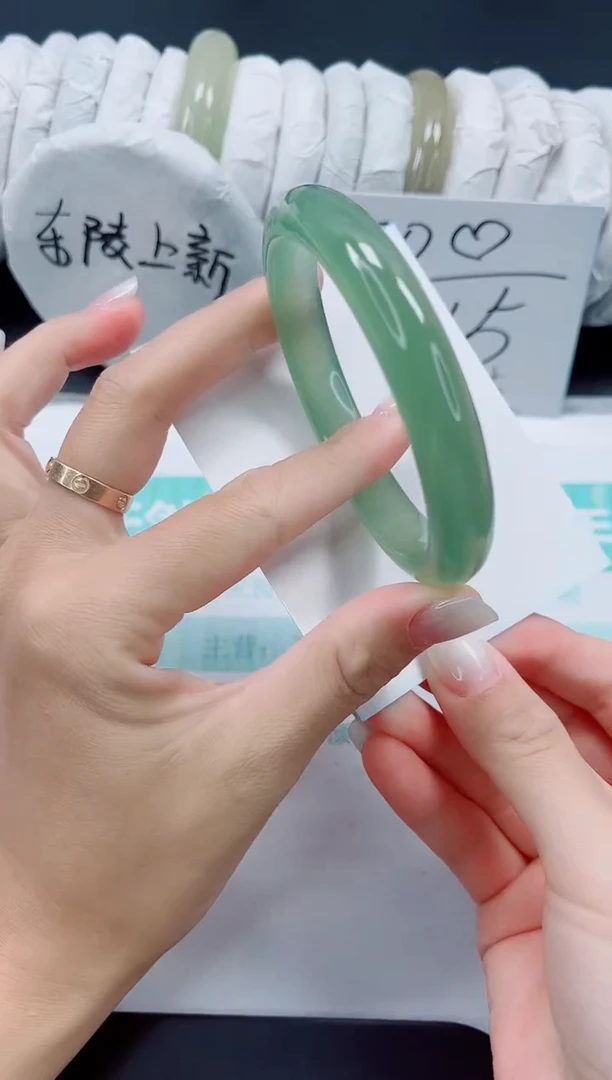 石英质玉手镯未镶嵌26/60