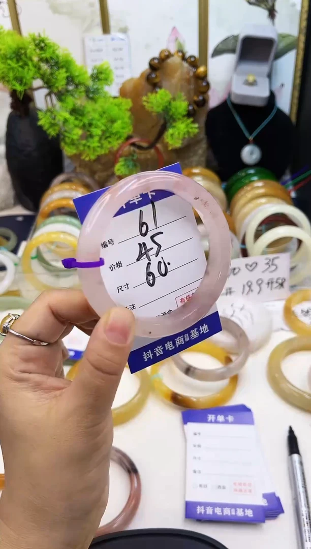 【闪购商品】石英质玉手镯未镶嵌61